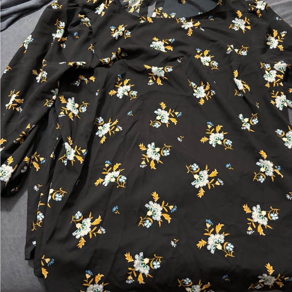 Excellent condition loft floral Blouse plus sized - Picture 5 of 7